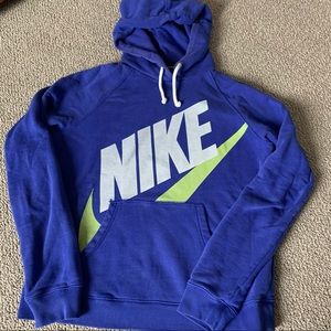 Nike Women’s Pullover Hoodie Sweatshirt